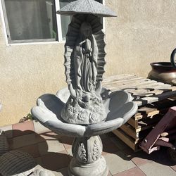 Nueva fuente con la Virgen de Guadalupe hecha de cemento