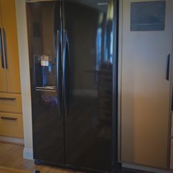 Samsung Refrigerator Counter Depth 28" and 35.5 Wide