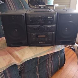 Sanyo Boom Box Cassette Player And 5disc Cd Player