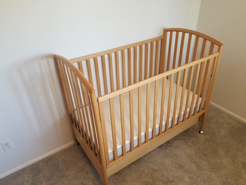 Pali crib infant or toddler