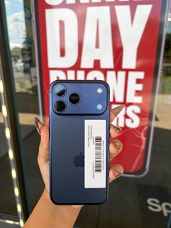 $85 to finance - Unlocked iPhone 17 Pro Max (256GB)
