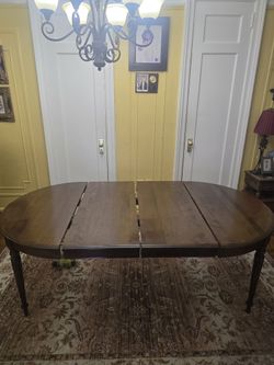 Ethan Allen Solid Wood Expandable Dining Table With 2 Leaves Seats 6-8