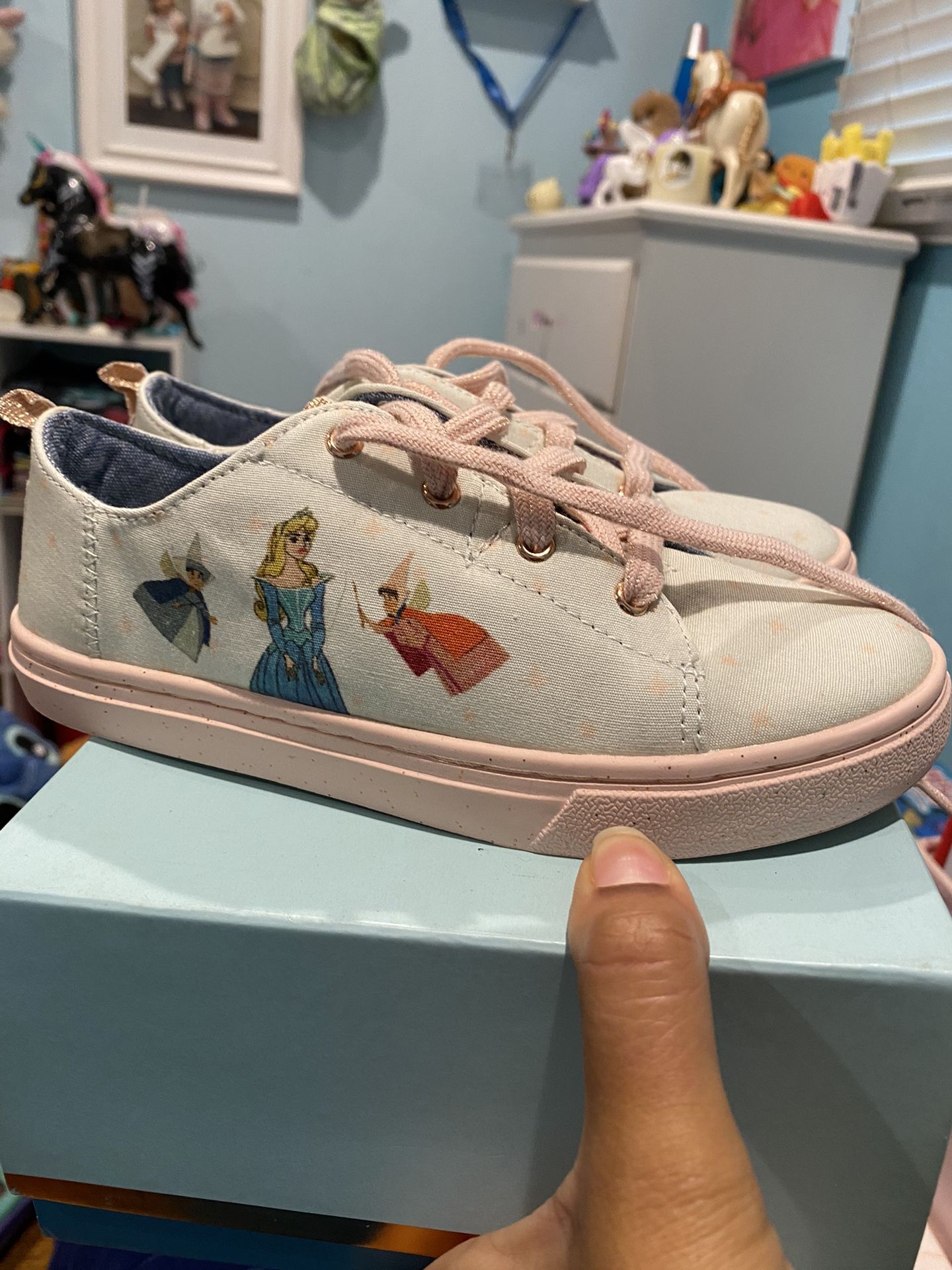 Kids Shoes. TOMS Fairy Godmother Size 1.5