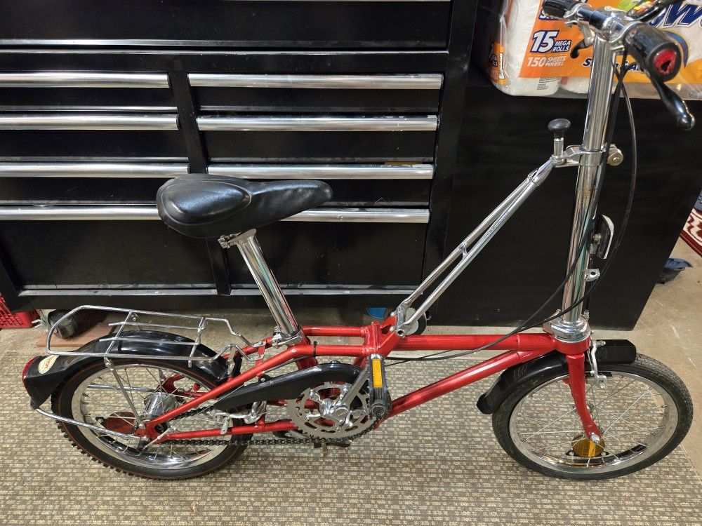 2 Dahon Travel Bikes