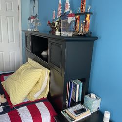 Kids Bed With Trundle n Bookshelf 