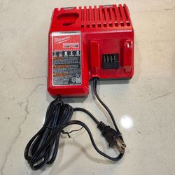 Milwaukee
M12 and M18 12-Volt/18-Volt Lithium-Ion Multi-Voltage Battery Charger