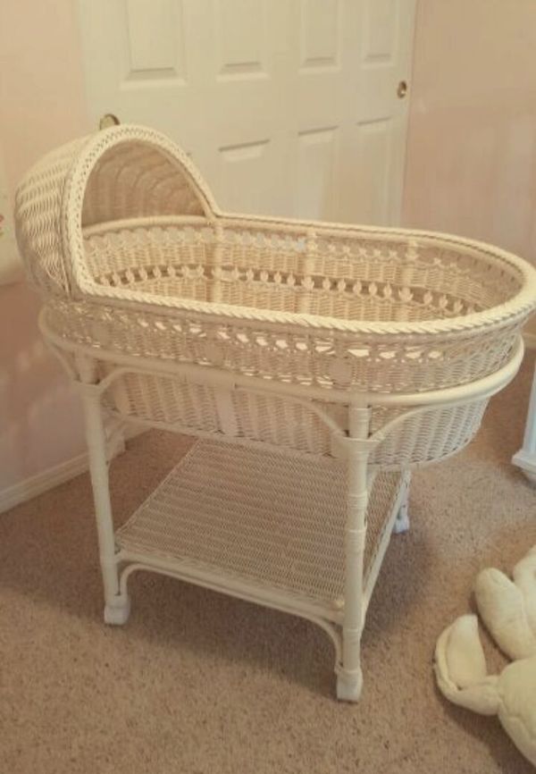 Pottery Barn White Wicker Bassinet Mattress Pad Bumper Crib