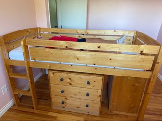 Kid’s loft bed and 2 dressers includes mattress