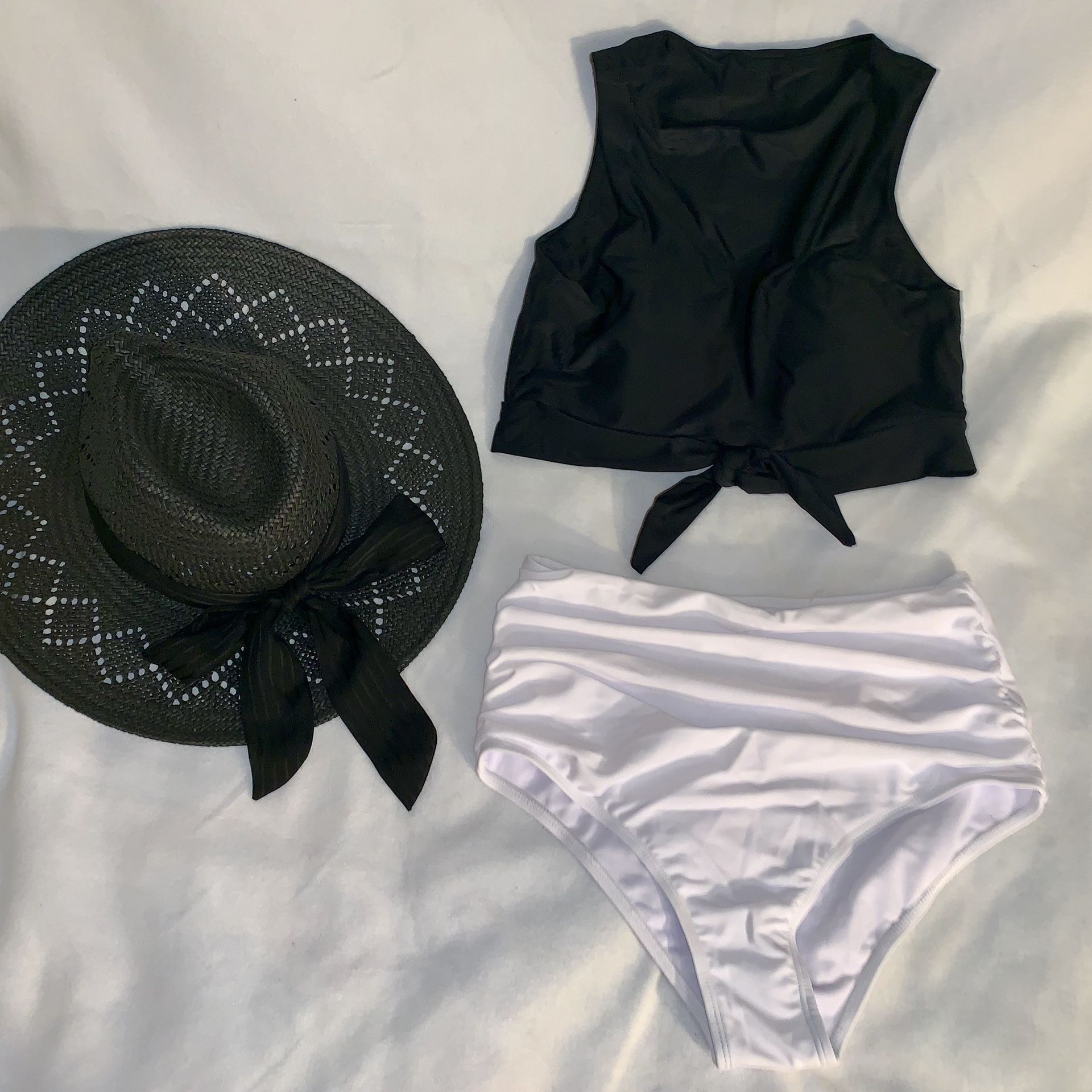 White high waisted bikini bottoms and black crop bathing suit top sz M