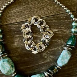 Preowned but never worn 10”in necklace with silver bracelet asking $5 for both located Off lake mead & Simmons area asking $5