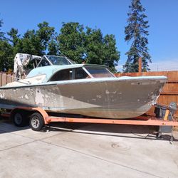 1959 Reinell 20ft Fiberglass Cabin Cruiser + Trailer – Classic Project Boat