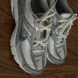 New Nike Women’s Sneakers Size 5.5