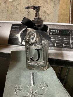 J Soap Dispenser And Hand Towel (new)