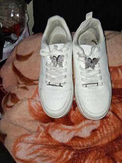 Women's casual tennis shoes