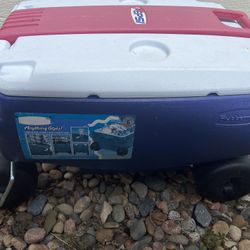 Rare Vintage, 15 Gallon Rubbermaid Wagon Cooler on 4  Wheels