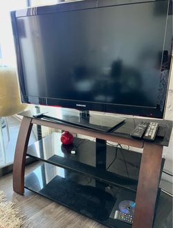 Samsung tv (42) and the stand
