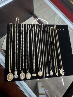 mi negocio está en google como familia cadenas 100% garantizado oro de 14k tambien asemos arreglos de oro sigan mi Instagram familia_cadenas cadenas