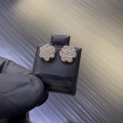 10K Flower Earrings 😮‍💨