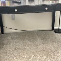 Black Desk