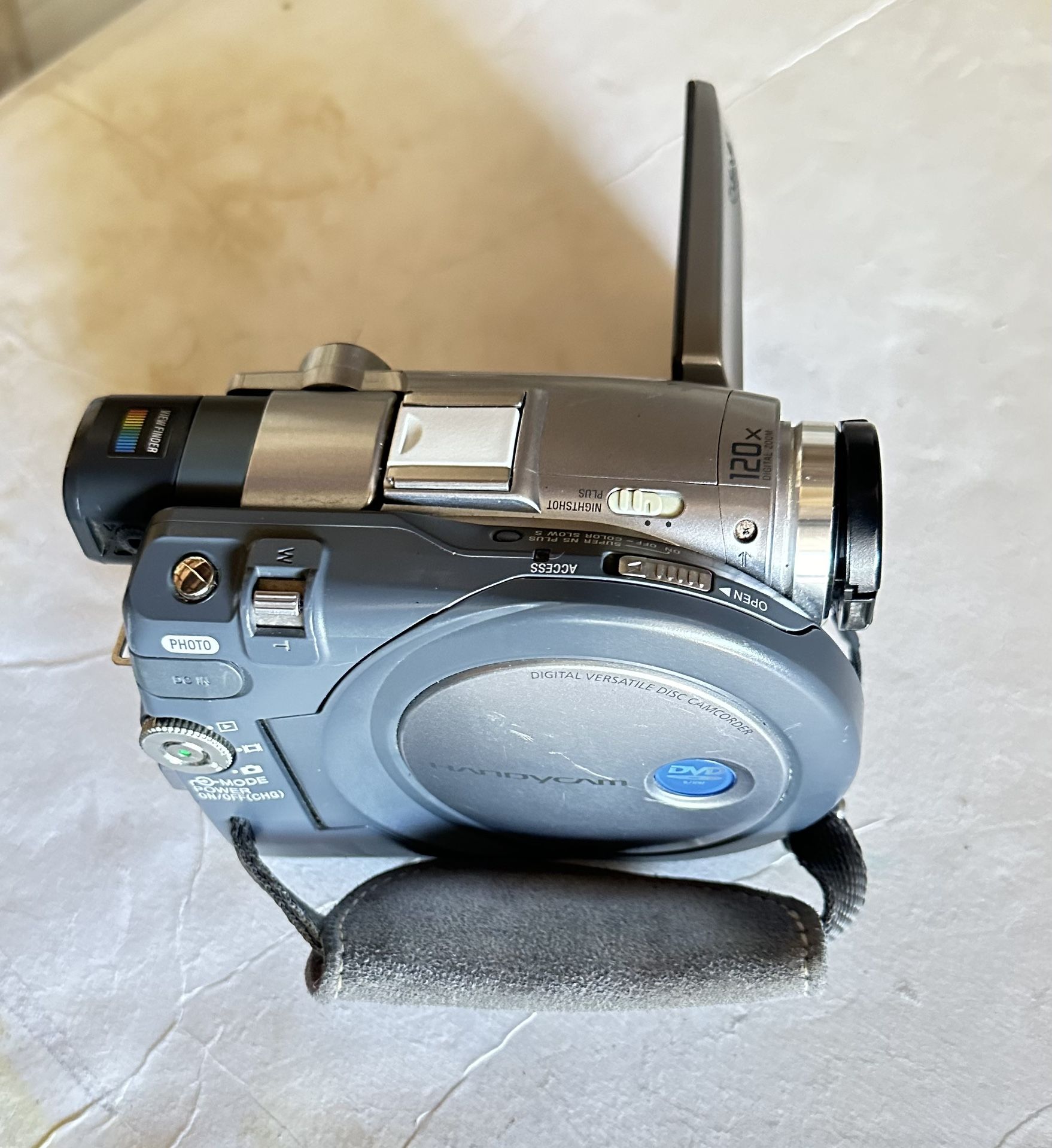 Sony Handycam DCR-DVD308 DVD R/RW Video Camcorder w/ Mm