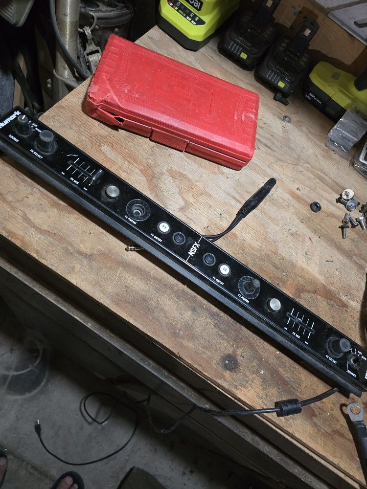 Numark NSFX NS7 Effects Controller for Serato ITCH On The Numark Ns7 mk1