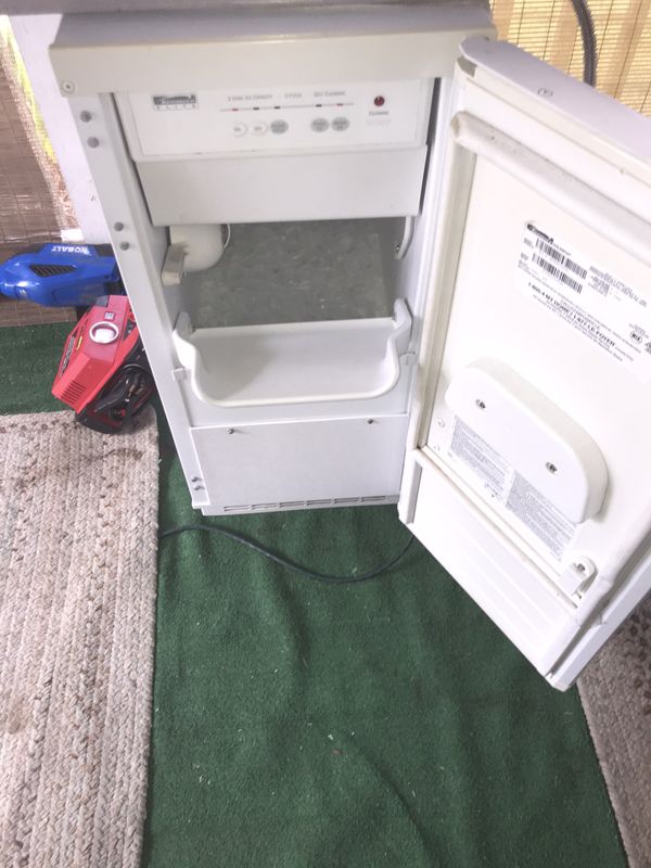 Kenmore Coldspot Ice Machine 1620lbs bucket for under the counter top mounting. for Sale in