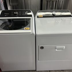 WHIRLPOOL WASHER AND DRYER SET 