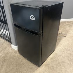 Igloo Mini Fridge