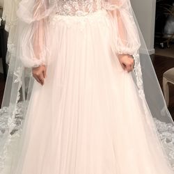 BRAND NEW  WEDDING GOWN SIZE 12