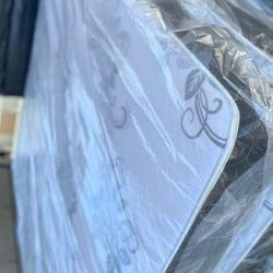 Deluxe Brand Queen Size Mattress Set 