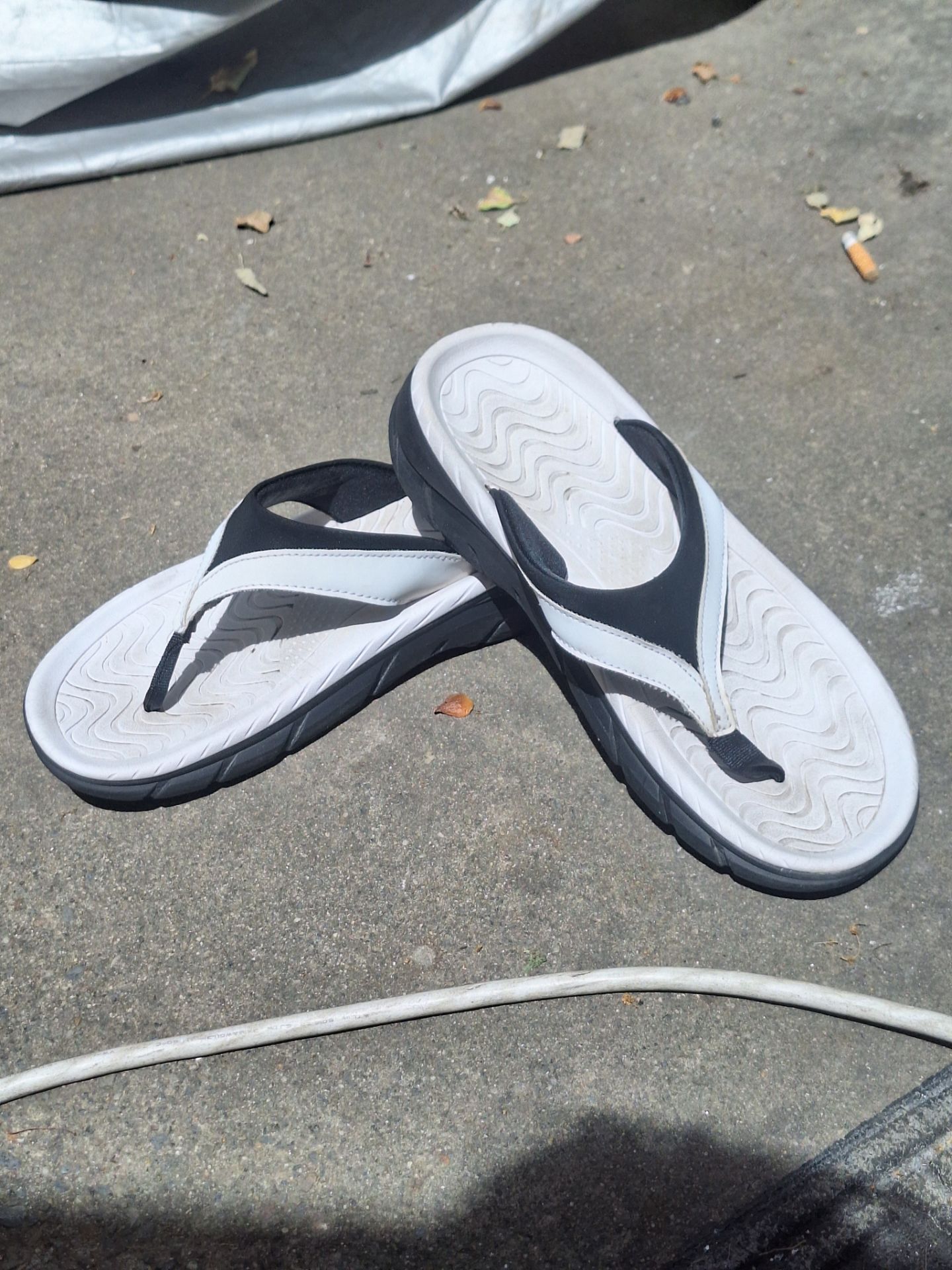 Women's 10 flip flops