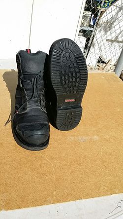 Boots waterproof for men size 9.5