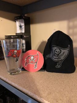 Tampa Bay Buccaneers beanie and pint glass with coaster set