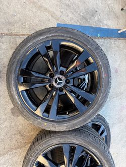 Original 18” glossy black wheels and new tires for Mercedes c300