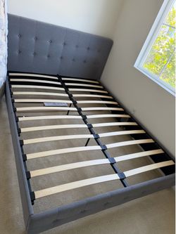 Amherst Upholstered Platform Queen bed frame