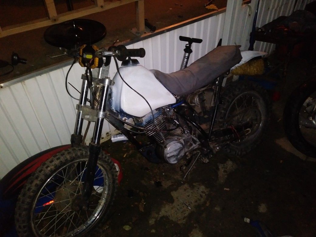 100cc Honda dirt bike make offer or trade