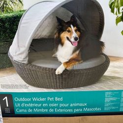 Large Outdoor Wicker Pet Bed w/Sunbrella Cushion & Retractable Sunshade - 3 Ft X 3 Ft - Retail Is $496 With Tax - NEW In Box