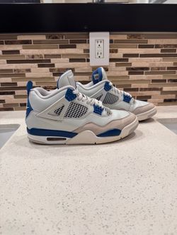 Jordan Air Jordan 4 Retro Military Blue  size 9.5