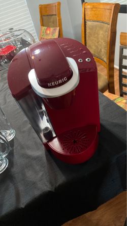 Keurig red semi used coffee maker. Easy to use. Including defuser
