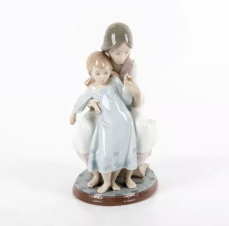TENDERNESS 1527 LLADRO PORCELAIN FIGURINE Original Box RETIRED MOM BABY GIRL