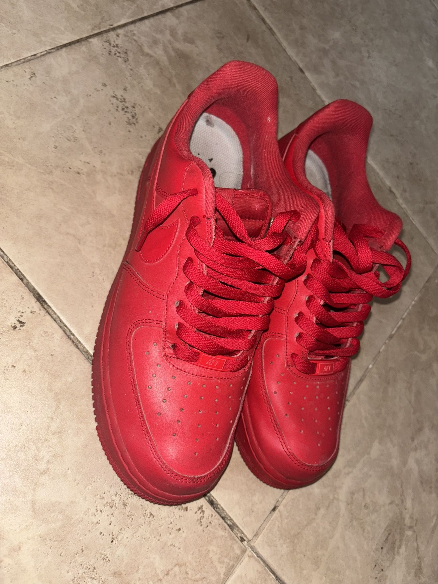 Airforce 1s Triple Red Sz 9.5
