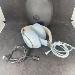 Beats by Dr. Dre Studio3 Wireless Over the Ear Headphones Crystal Blue W/extras