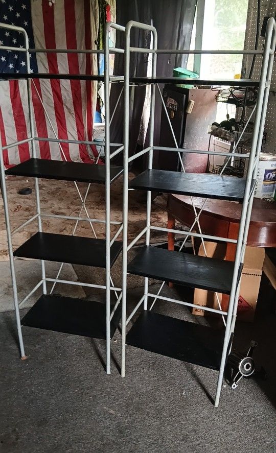 2 Shelves