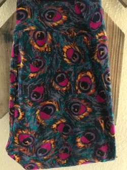 Lularoe OS leggings - peacock feathers