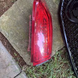 2013 Cadillac Ats Passenger side Tail Light 