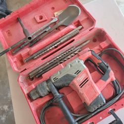 Milwaukee SDS-Max Rotary Hammer (1-9/16") w/Case Bits