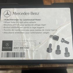 Mercedez GLA Wheel Locks 