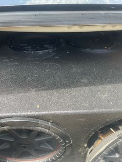 Speaker box with 4 10’s speakers with amp