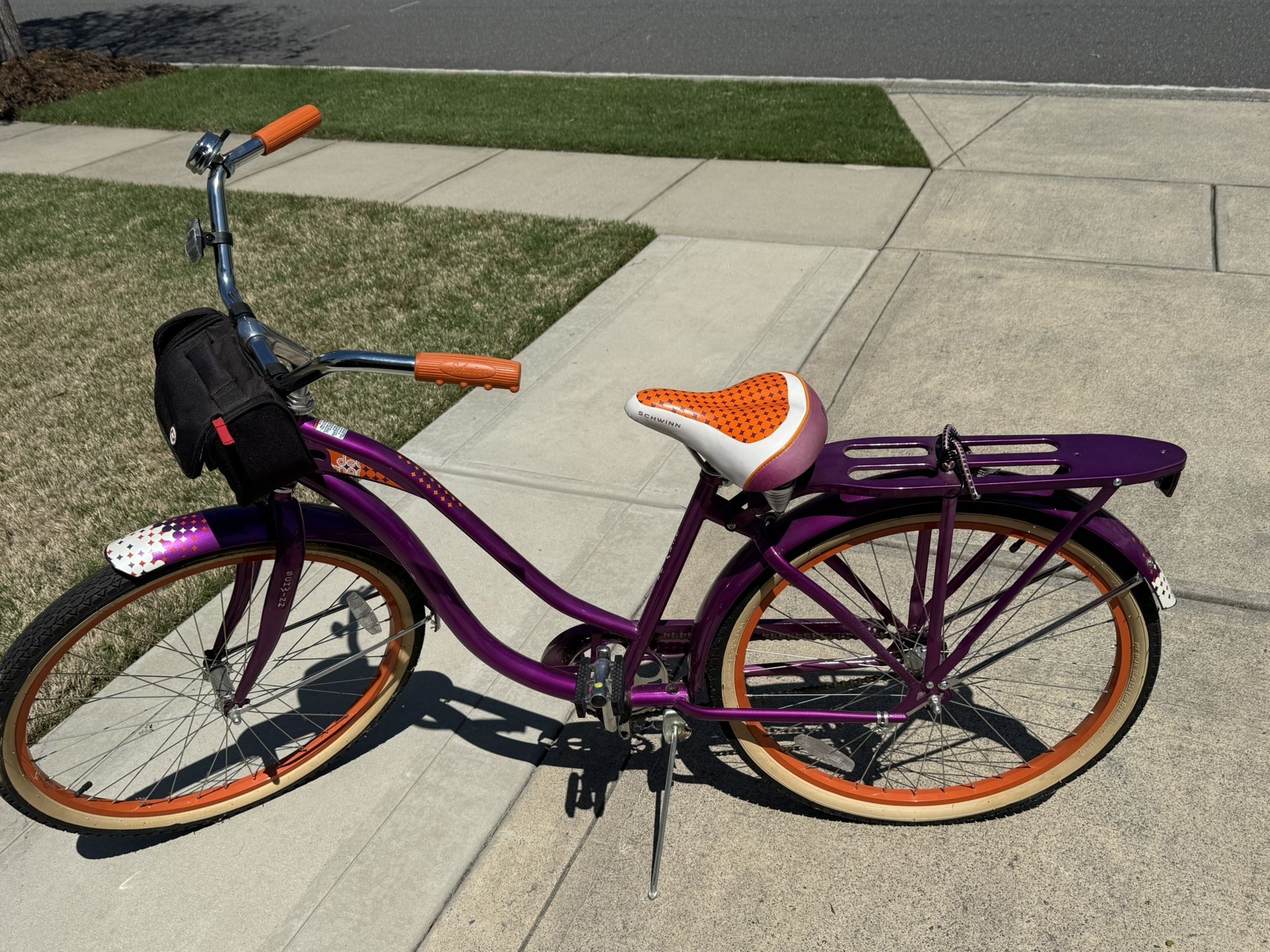 Schwinn DelMar beach cruiser