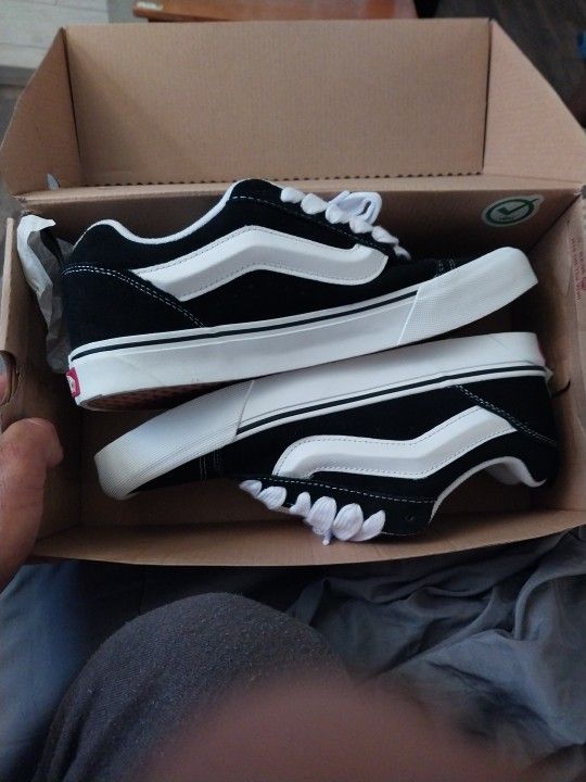 Brand New VANS KNU SKOOL shoes